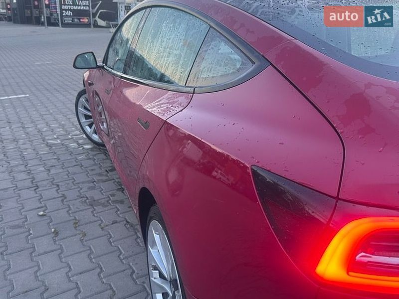 Седан Tesla Model 3 2022 в Коломиї