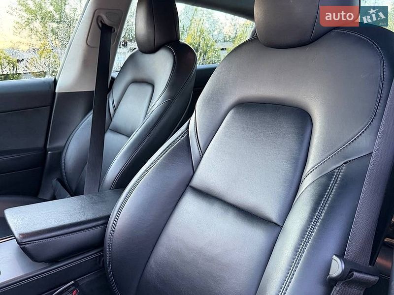 Седан Tesla Model 3 2022 в Коломиї