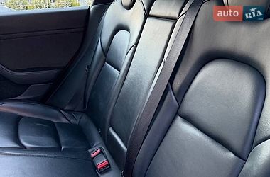 Седан Tesla Model 3 2022 в Коломиї