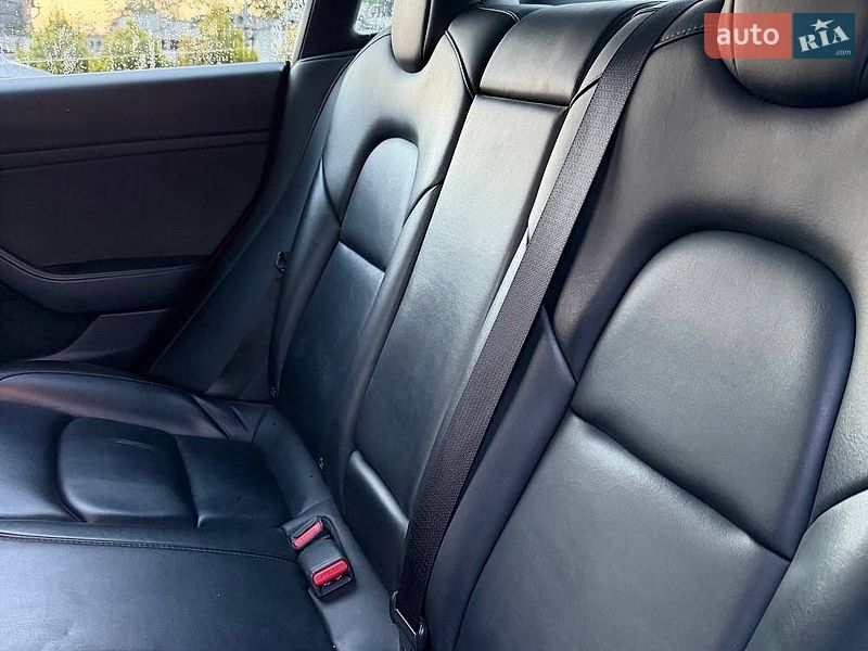 Седан Tesla Model 3 2022 в Коломиї