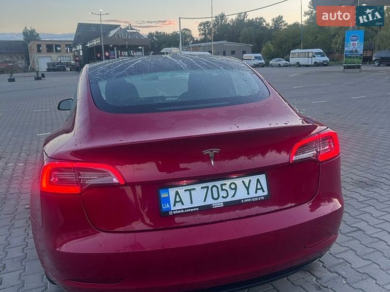 Седан Tesla Model 3 2022 в Коломиї