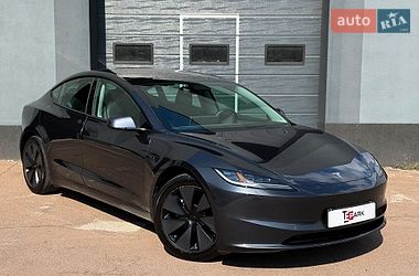 Tesla Model 3  2024