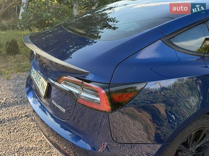 Седан Tesla Model 3 2021 в Борисполе