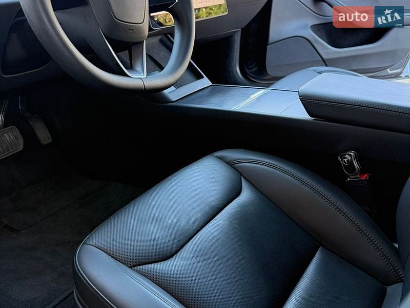 Седан Tesla Model 3 2024 в Николаеве