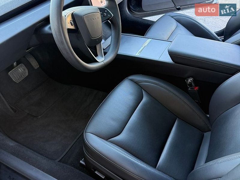 Седан Tesla Model 3 2024 в Николаеве