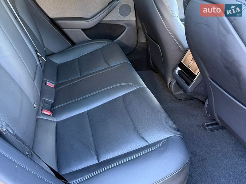 Седан Tesla Model 3 2024 в Николаеве