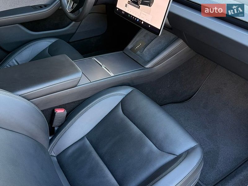Седан Tesla Model 3 2024 в Николаеве