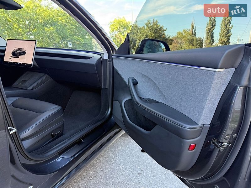 Седан Tesla Model 3 2024 в Николаеве