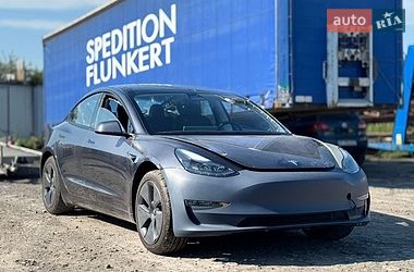 Седан Tesla Model 3 2022 в Бурштині