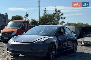 Седан Tesla Model 3 2022 в Бурштині