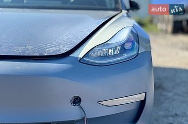 Седан Tesla Model 3 2022 в Бурштині