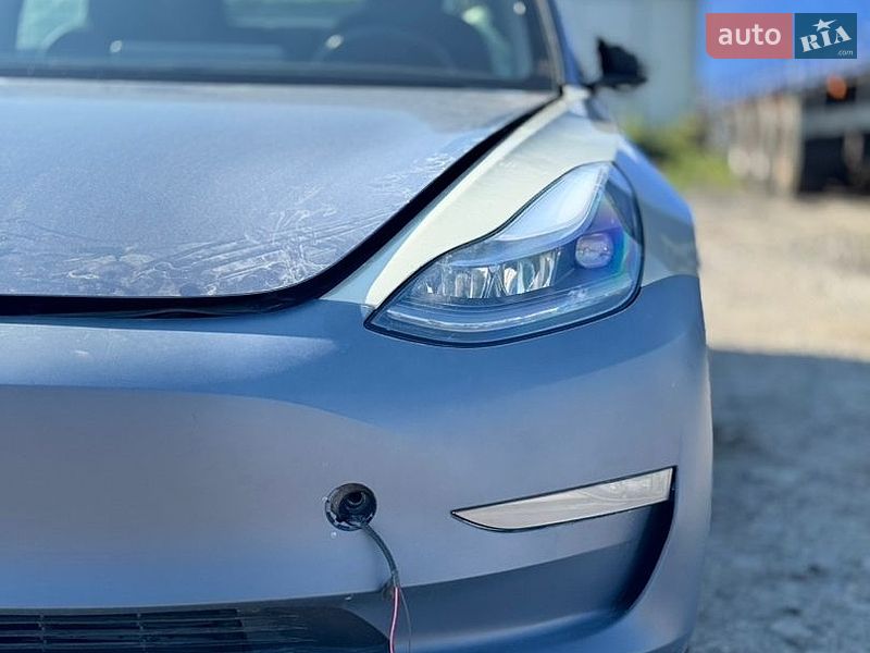 Седан Tesla Model 3 2022 в Бурштині