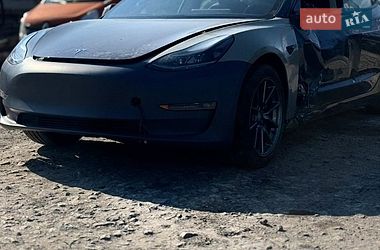 Седан Tesla Model 3 2022 в Бурштині