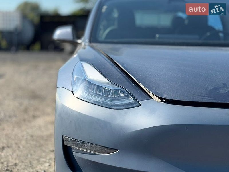 Седан Tesla Model 3 2022 в Бурштині