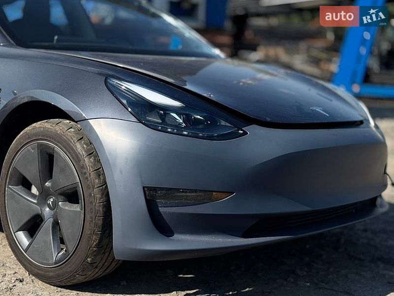 Седан Tesla Model 3 2022 в Бурштині