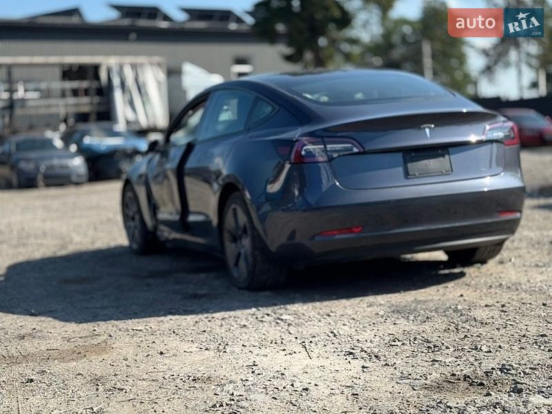 Седан Tesla Model 3 2022 в Бурштині