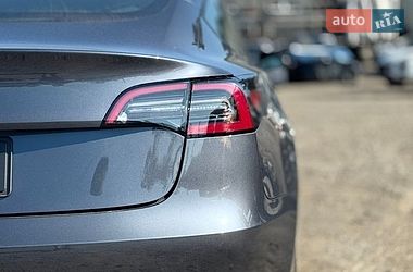 Седан Tesla Model 3 2022 в Бурштині