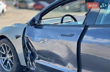 Седан Tesla Model 3 2022 в Бурштині