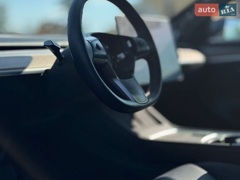 Седан Tesla Model 3 2022 в Бурштині