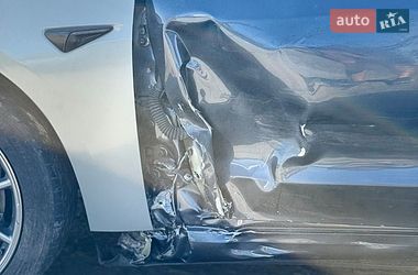 Седан Tesla Model 3 2022 в Бурштині