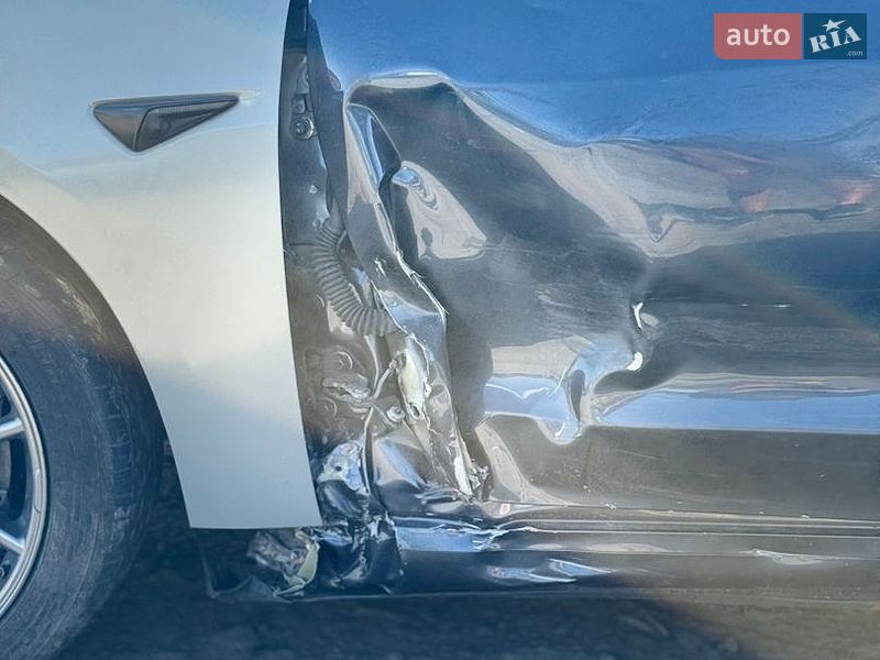 Седан Tesla Model 3 2022 в Бурштині
