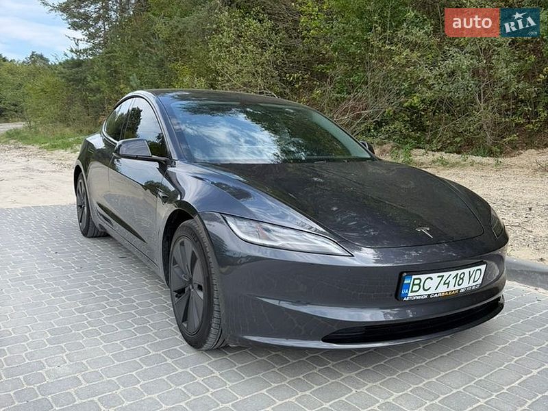 Седан Tesla Model 3 2024 в Львові