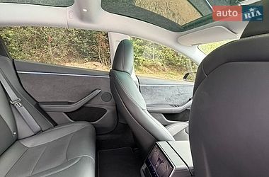 Седан Tesla Model 3 2024 в Львові