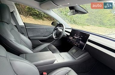 Седан Tesla Model 3 2024 в Львові