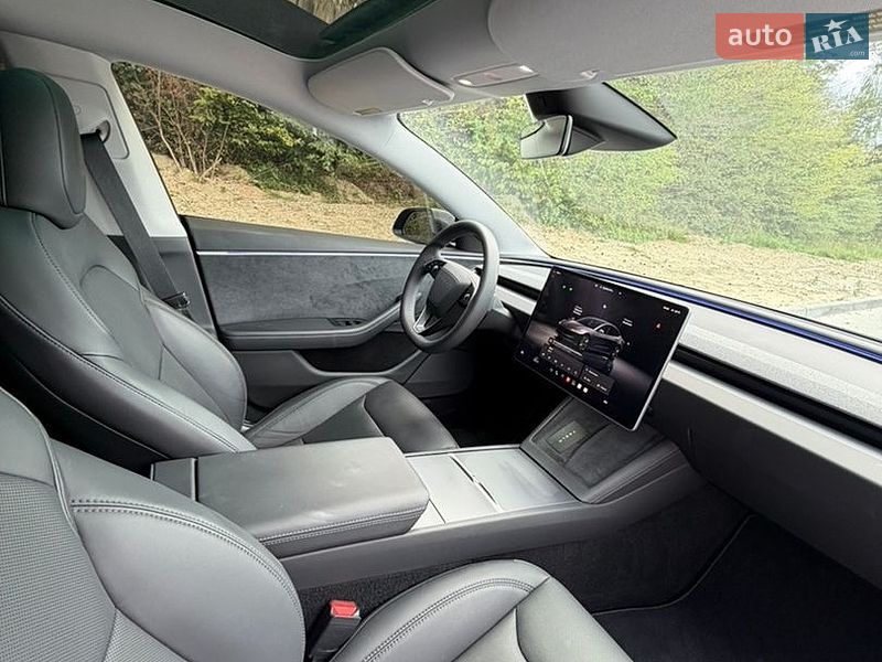 Седан Tesla Model 3 2024 в Львові