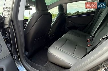 Седан Tesla Model 3 2024 в Львові