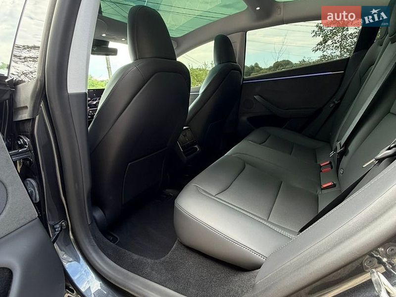 Седан Tesla Model 3 2024 в Львові