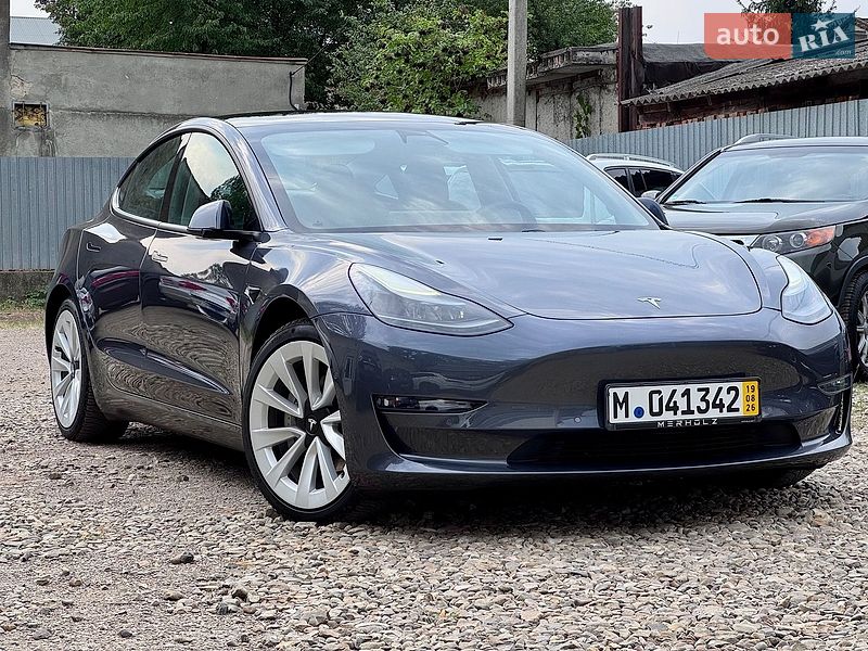 Седан Tesla Model 3 2020 в Стрые