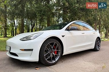 Tesla Model 3  2021
