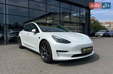 Tesla Model 3  2020