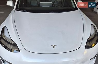 Tesla Model 3  2019