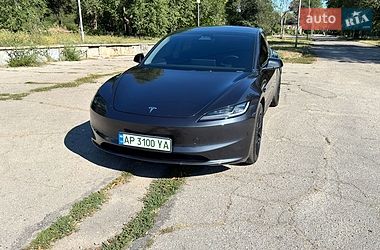 Tesla Model 3  2024