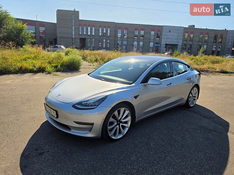 Седан Tesla Model 3 2018 в Дніпрі