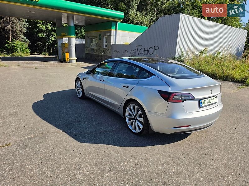 Седан Tesla Model 3 2018 в Дніпрі