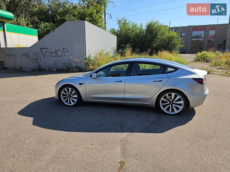 Седан Tesla Model 3 2018 в Дніпрі