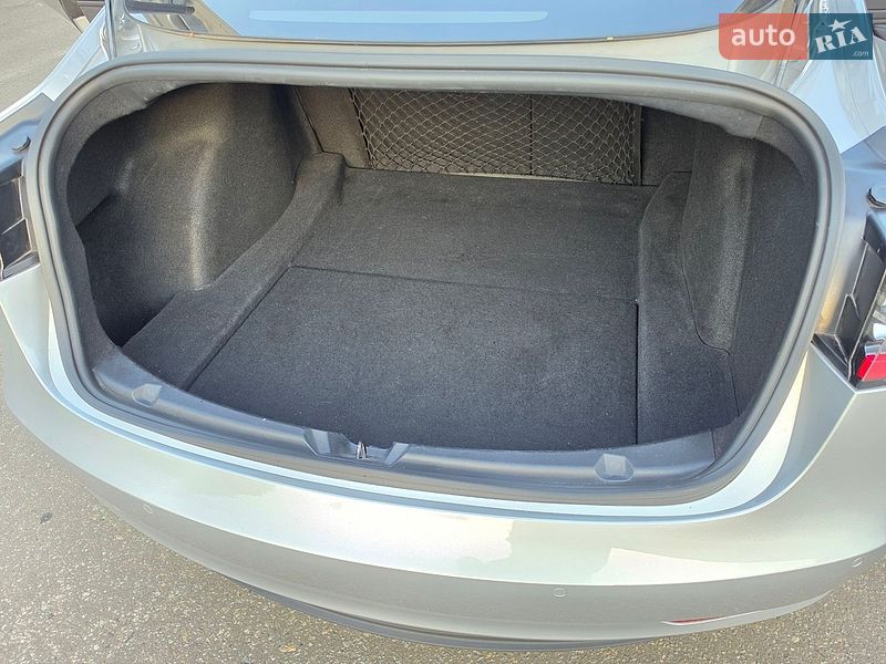 Седан Tesla Model 3 2018 в Дніпрі