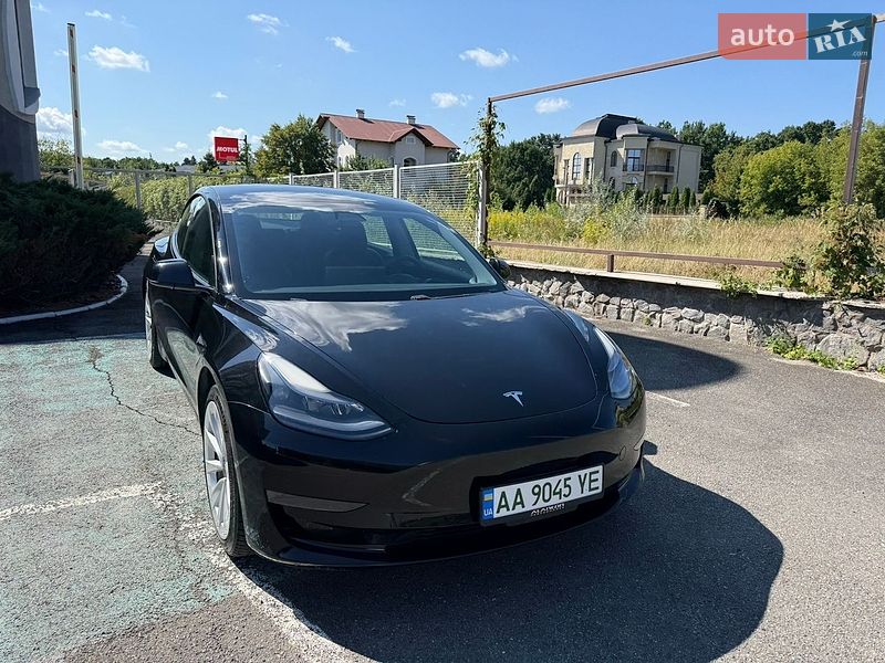 Седан Tesla Model 3 2021 в Киеве