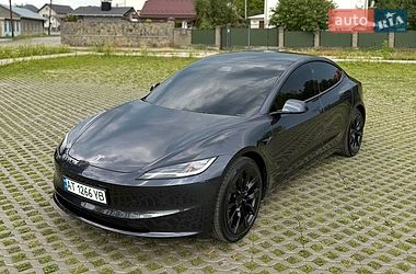 Tesla Model 3  2024
