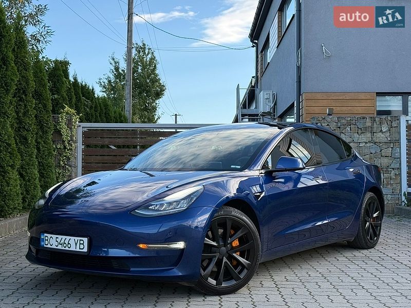 Седан Tesla Model 3 2019 в Стрию