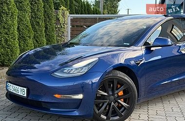 Седан Tesla Model 3 2019 в Стрию