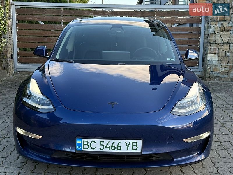 Седан Tesla Model 3 2019 в Стрию
