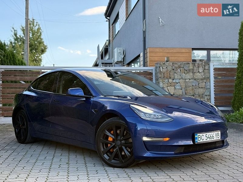 Седан Tesla Model 3 2019 в Стрию