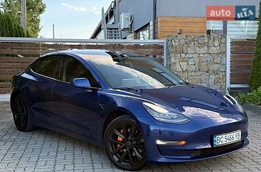 Седан Tesla Model 3 2019 в Стрию