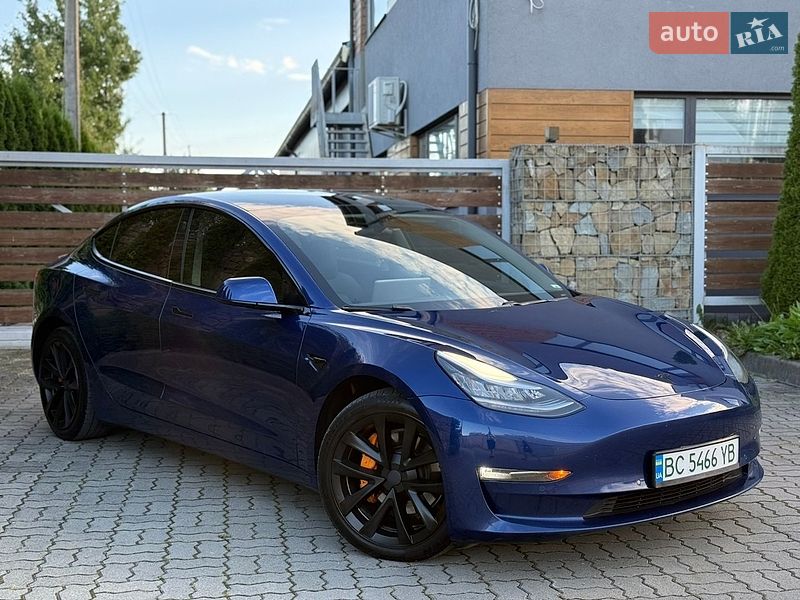 Седан Tesla Model 3 2019 в Стрию