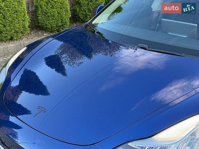 Седан Tesla Model 3 2019 в Стрию