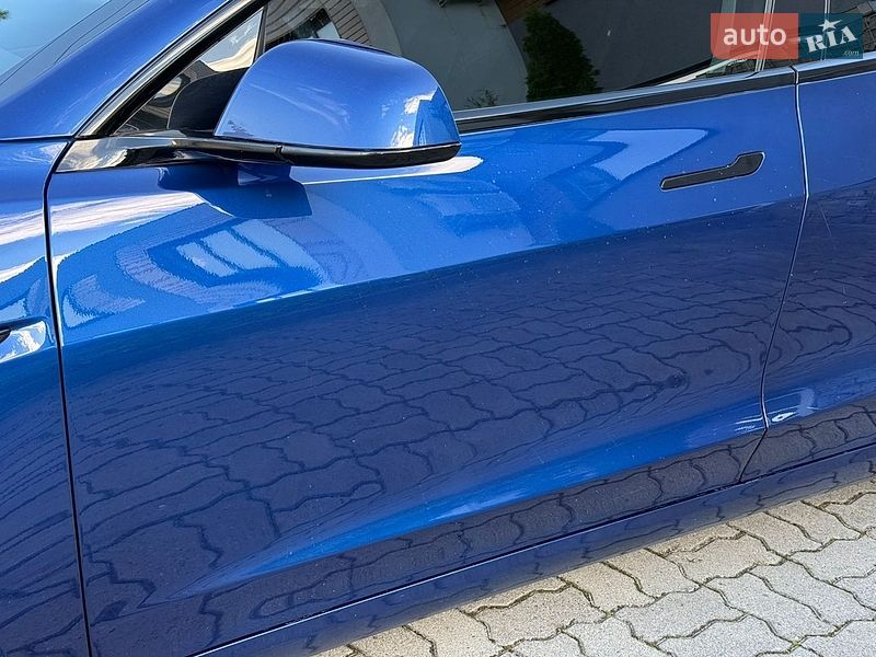 Седан Tesla Model 3 2019 в Стрию